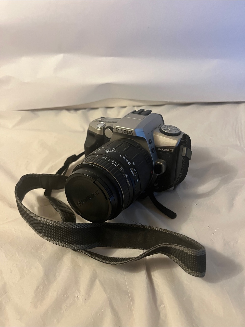 Minolta Maxxum 5 Silver & Black SLR Camera with Zoom Lens Untested
